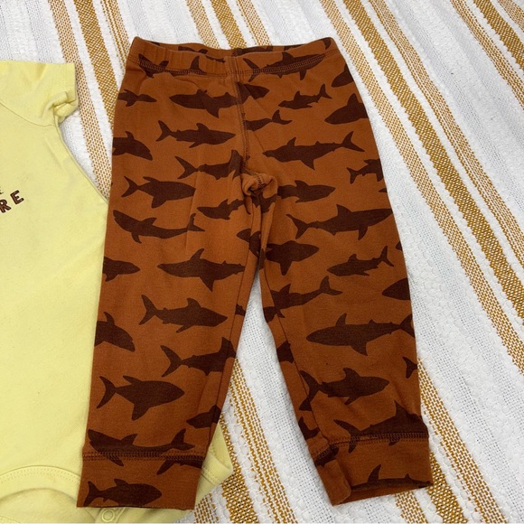 Baby Boy Carter's Shark Outfit Set Size 24M - Picture 6 of 11